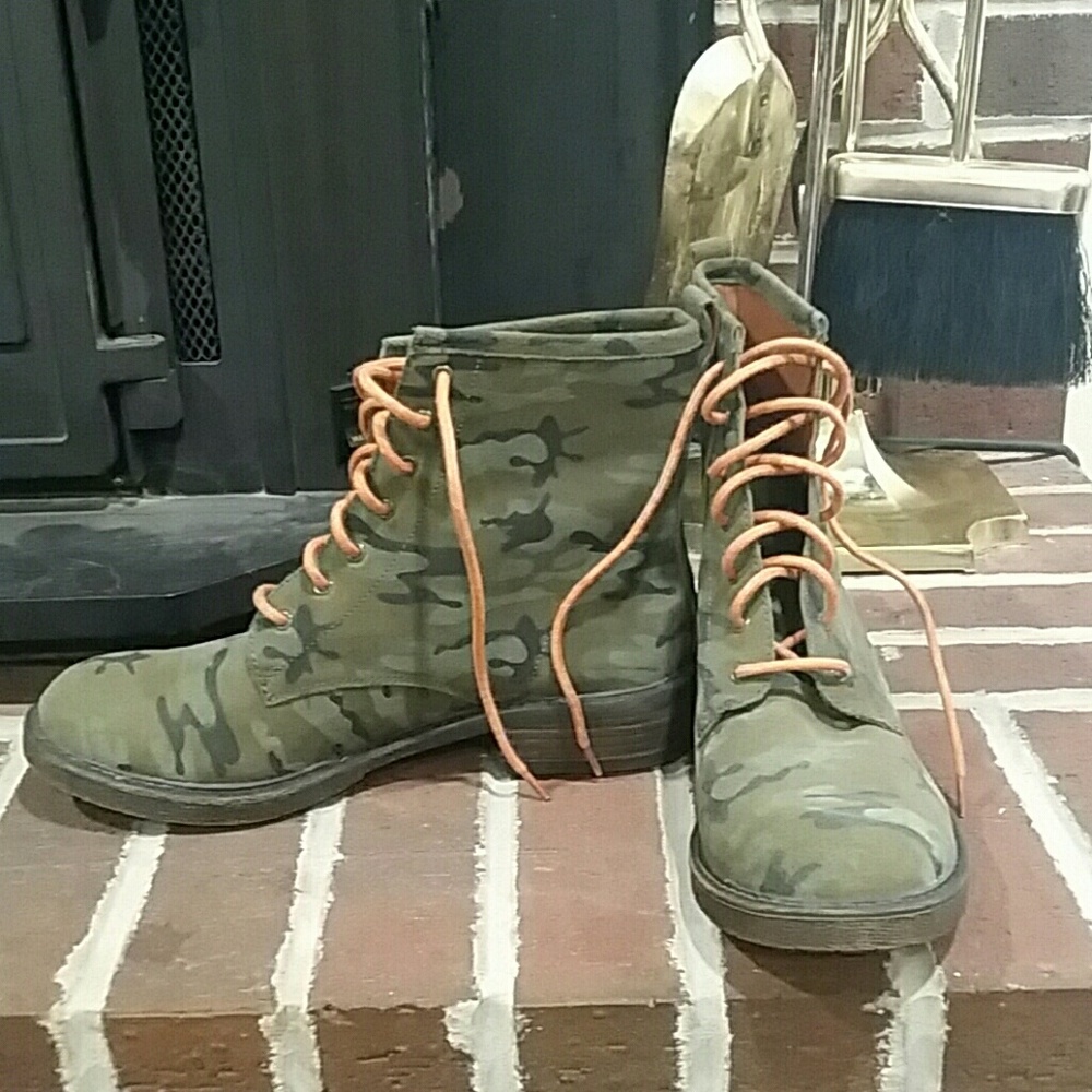Lucky Brand Camo Boots